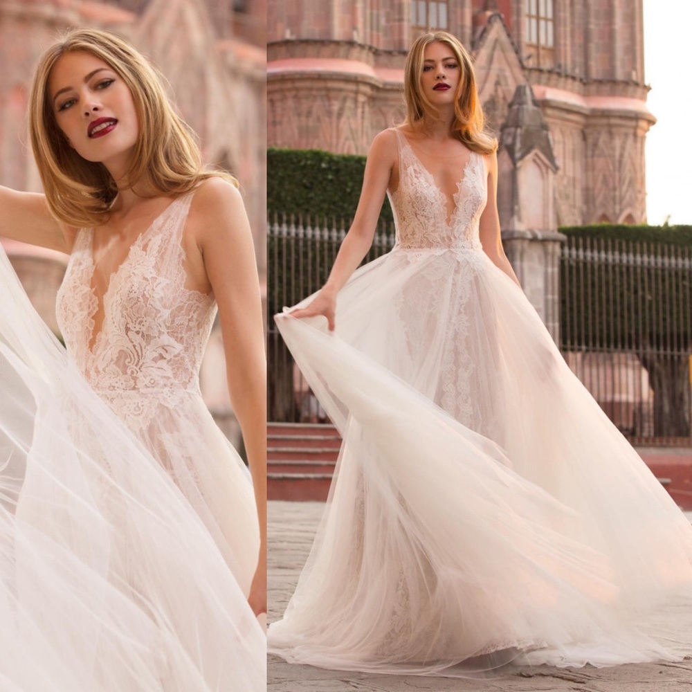 Watters Cream Lace V-Neck Tulle Ball Gown Wedding Dress Size 10 |